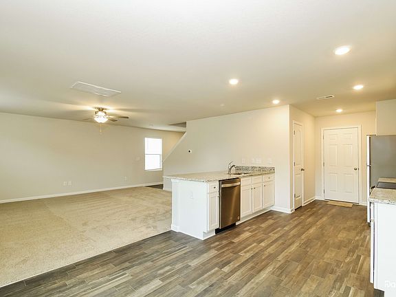 3rd image of 4610 Glencraig Ave