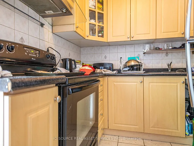 693 Euclid Ave #2 — Photo 4
