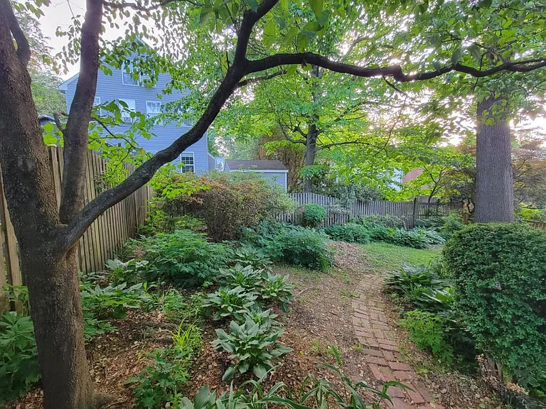 9216 Mintwood St — Photo 21