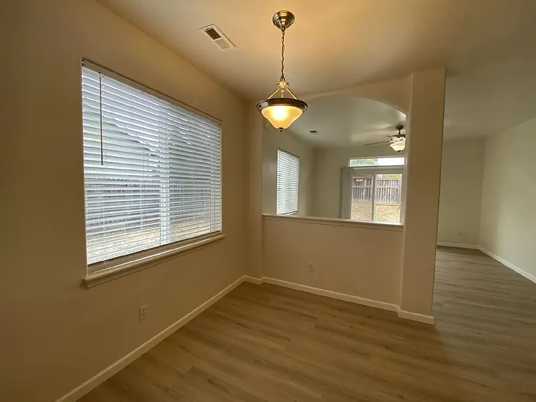 660 Callahan Dr — Photo 11