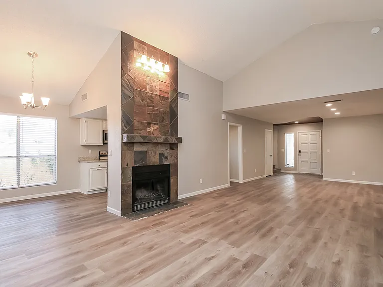1712 N Apache Dr — Photo 4