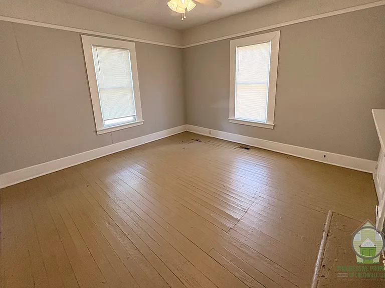 520 Perry Ave — Photo 2