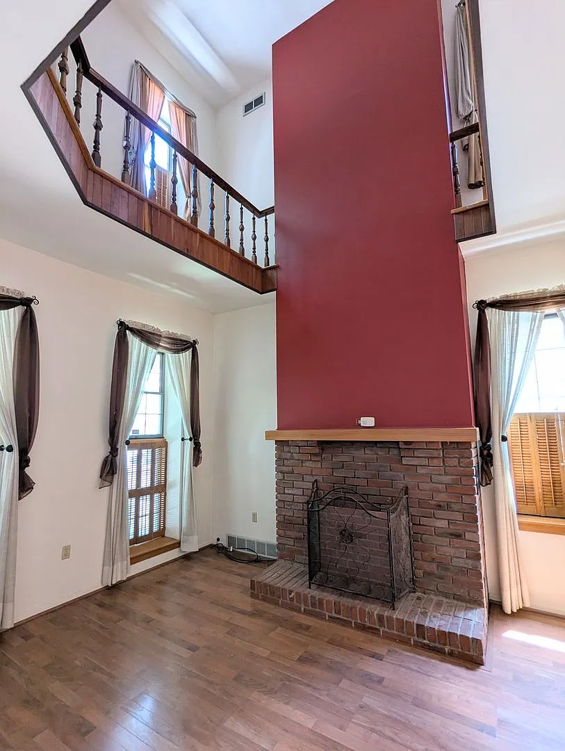 Unique 3 Bedroom, 2.5 Bathroom Single Family Home (Shadyside) — Photo 4