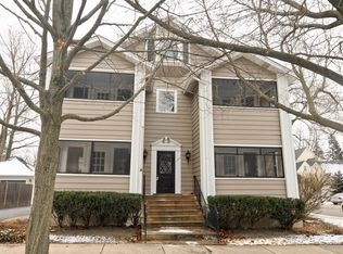 139 W Russell St APT 1E, Barrington, IL