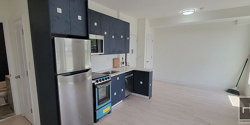 2nd image of 924 Saint Marks Ave #4R