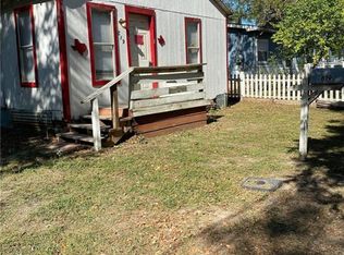 819 Mora St, Lockhart, TX 78644