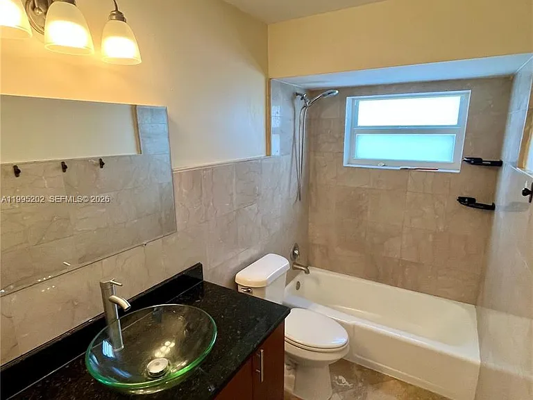 1958 Monroe St #203 — Photo 6