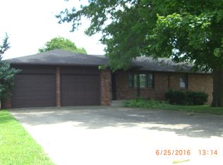 105 Linden Dr, Fort Scott, KS 66701