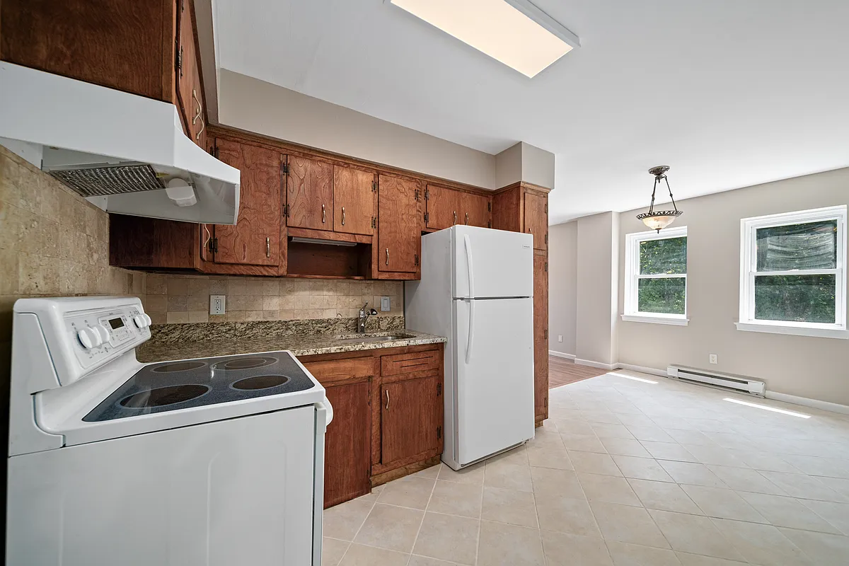 Building Photo - 345 Hudson St #3