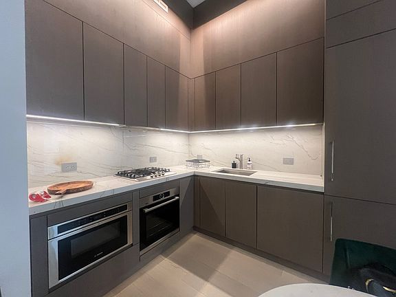 4th image of 77 Charlton St #N6e