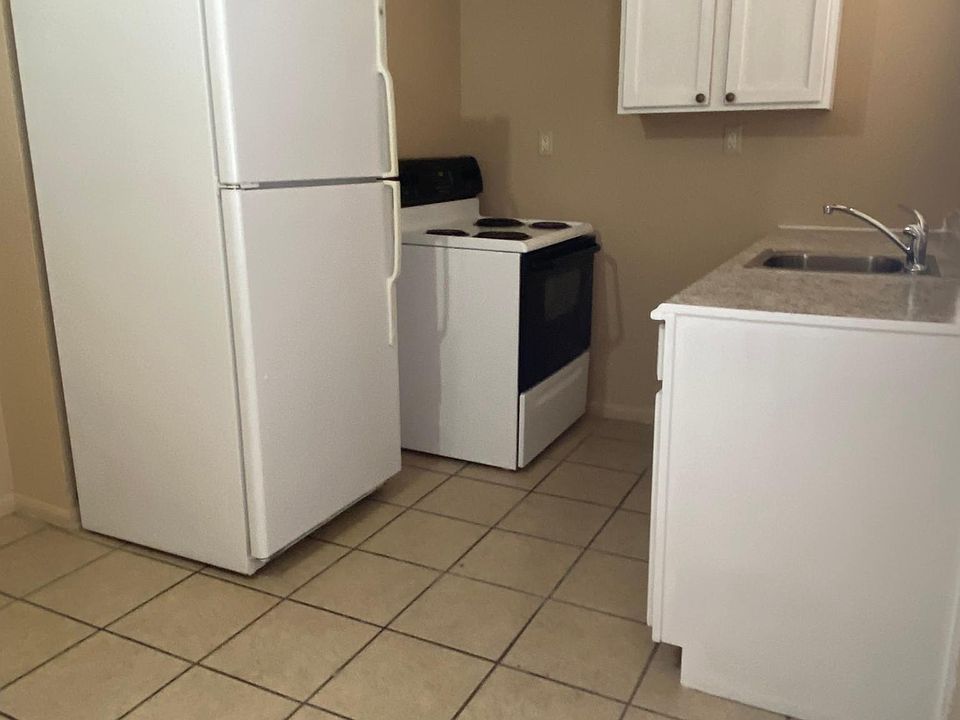 1st image of 1012A E Bridger Ave