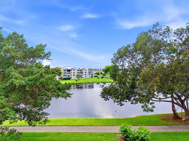 14623 Bonaire Blvd #405 — Photo 38