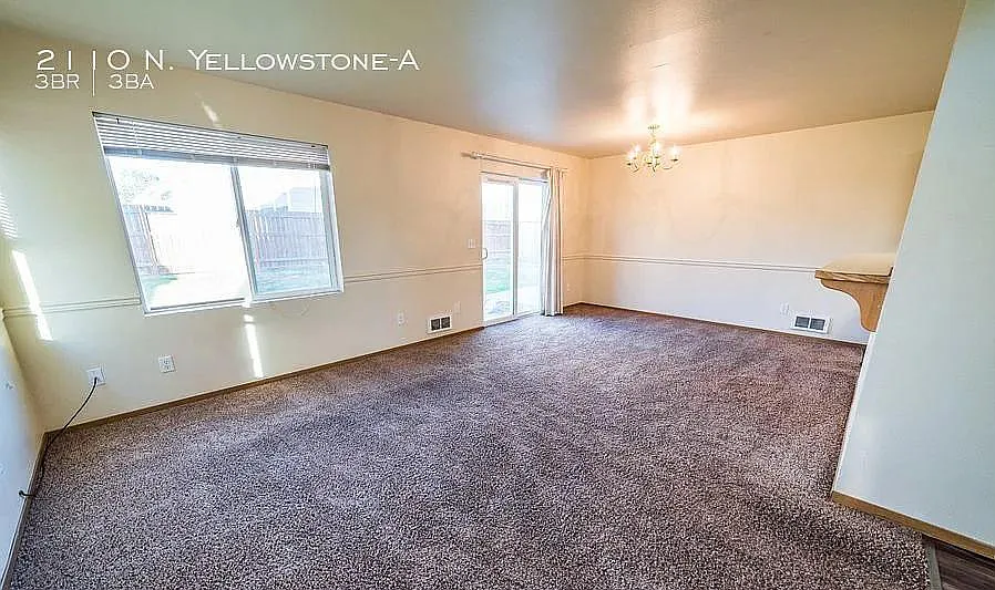 3 bed, 2.5 bath, 1351 sqft, $1,800 — Photo 4
