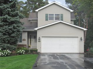 1622 Old Manor Dr, Derby, NY 14047