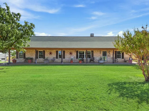 900 Leech Rd, Poolville, TX 76487