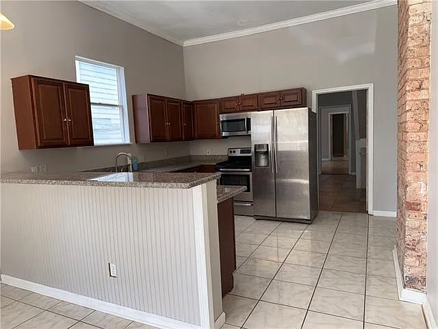 4 bed, 2.0 bath, 2001 sqft, $2,100 — Photo 4