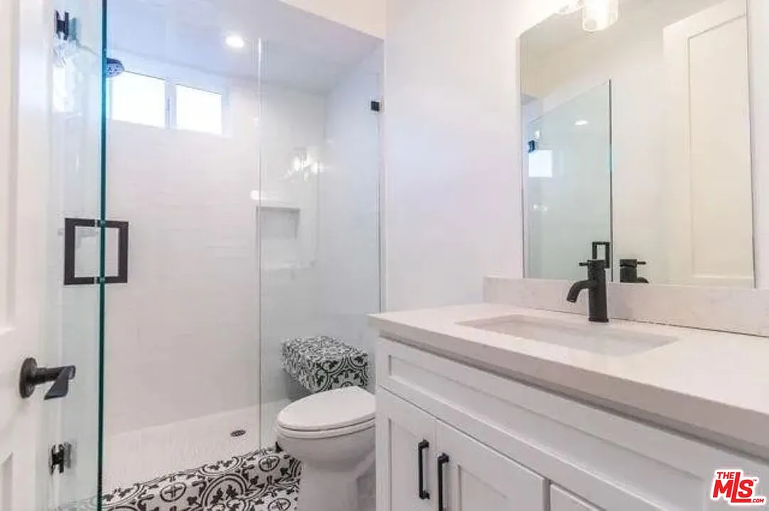 3 bed, 3.0 bath, 1800 sqft, $4,999 — Photo 4