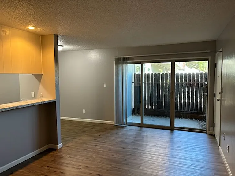 3100 Jersey Way — Photo 2