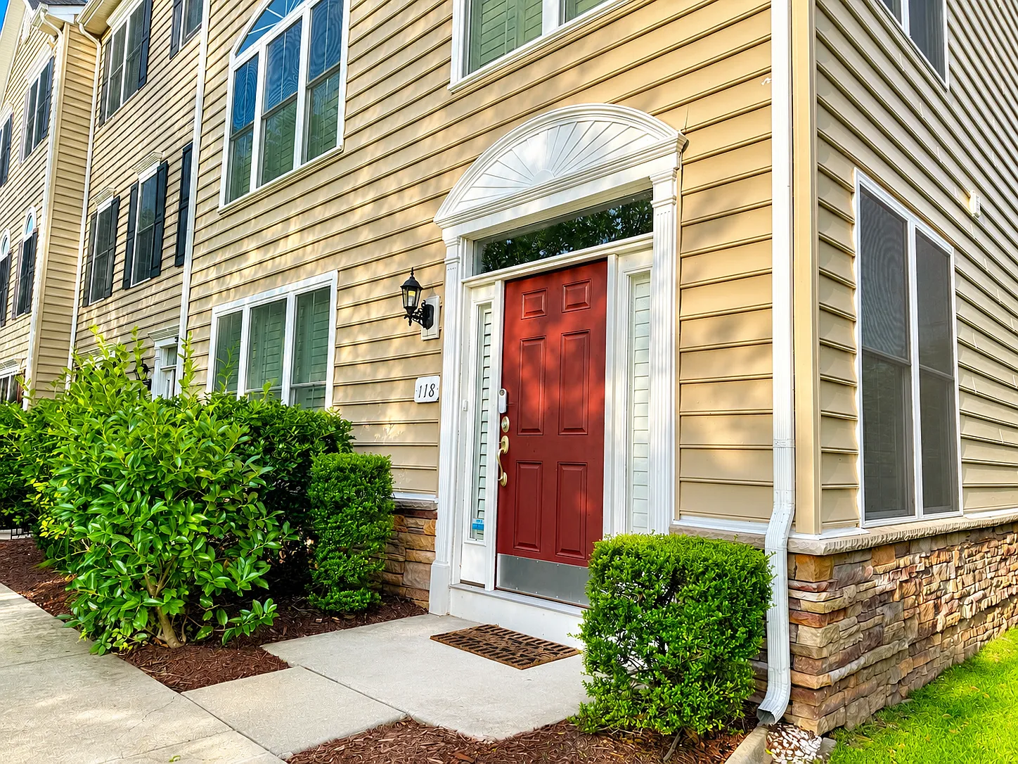 4 bed, 2304 sqft, $3,500 — Photo 4