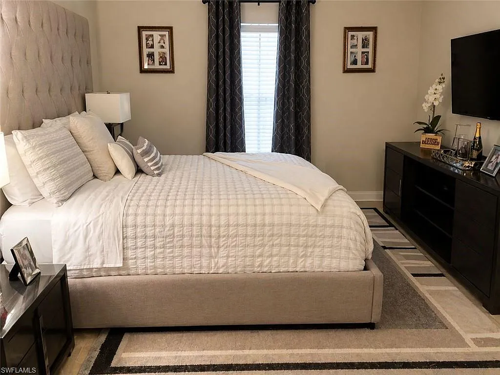 3 bed, 2.0 bath, 2242 sqft, $1,900 — Photo 4