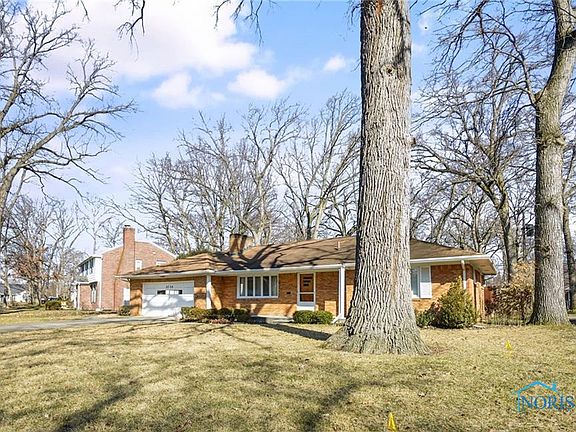 2nd image of 2750 Sandalwood Dr