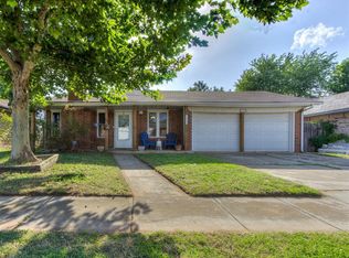 1133 S Highland Dr, Mustang, OK 73064