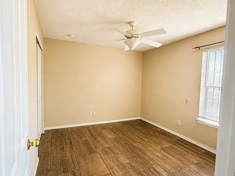 3329 Scarlet Point Dr — Photo 12