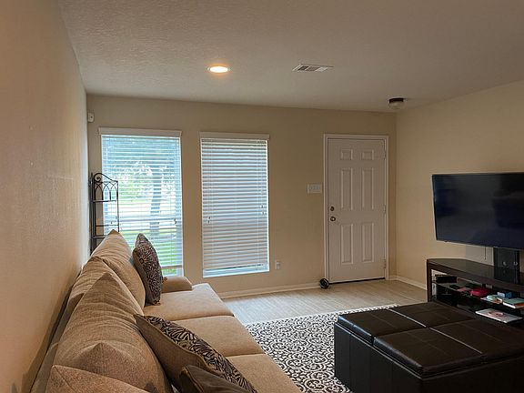 5th image of 3315 Apple Dale Dr