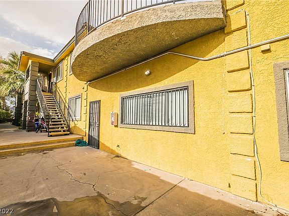 2nd image of 417 E Merlayne Dr Studio 2