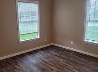 1107 S Commerce St, Lockhart, TX 78644