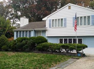 521 Ridgewood Dr, Northfield, NJ 08225