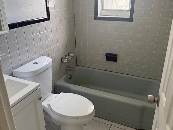 4th image of 5521 SW 34th St #2