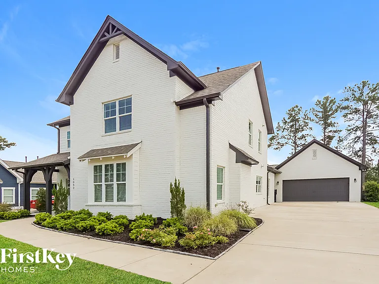 1052 Crestview Rdg — Photo 2