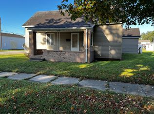 702 N 8th St, Clinton, IN 47842