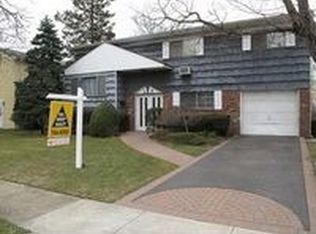 157 Bennett St, Oceanside, NY 11572