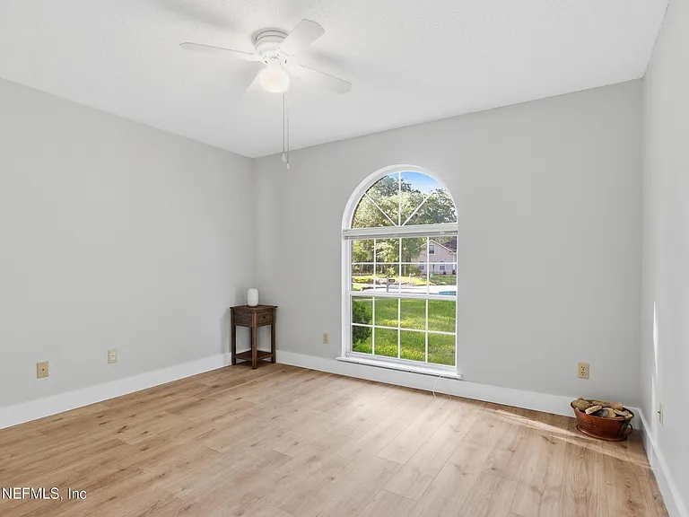 421 Chicopee Ct — Photo 8