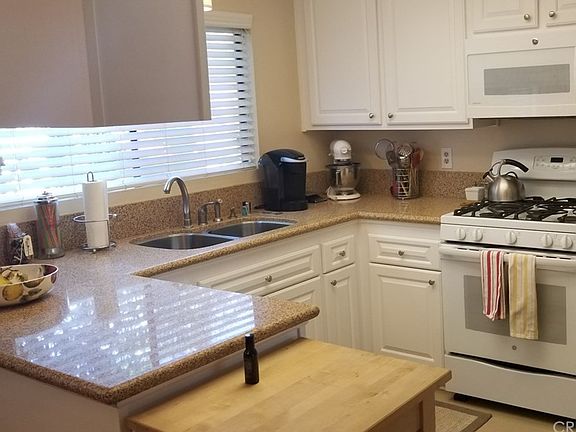 4th image of 11940 Weddington St Unit 9