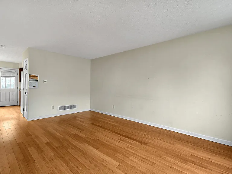 1925 Slaton Ct — Photo 5