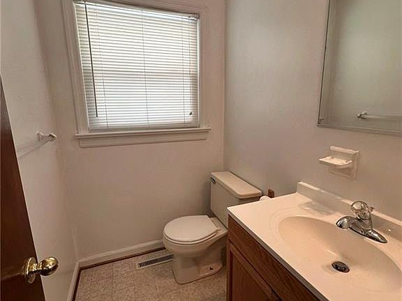 5th image of 4717 Mallard Cres