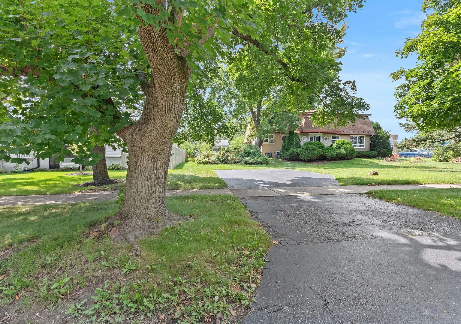 4 bed, 1693 sqft, $3,700 — Photo 3