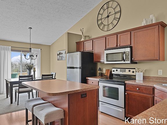 5th image of 2914 Stoney Creek Ct #106