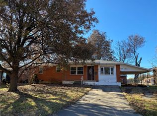 302 Gary St, Mangum, OK 73554