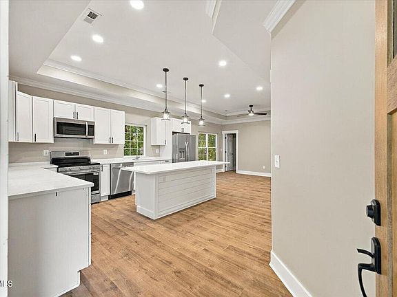 3rd image of 1186 Riverview Dr