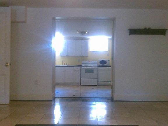 5th image of 704 S Washington Sq APT 1L