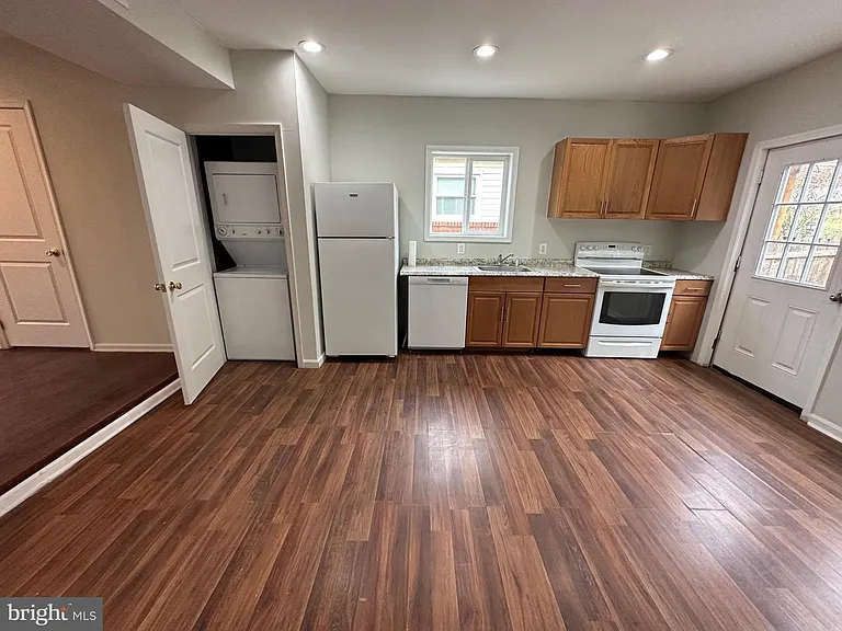 6221 Kenilworth Ave — Photo 3