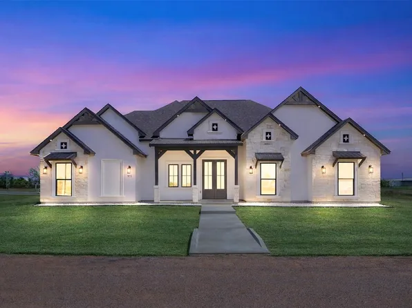 271 Victory Dr, Mabank, TX 75156