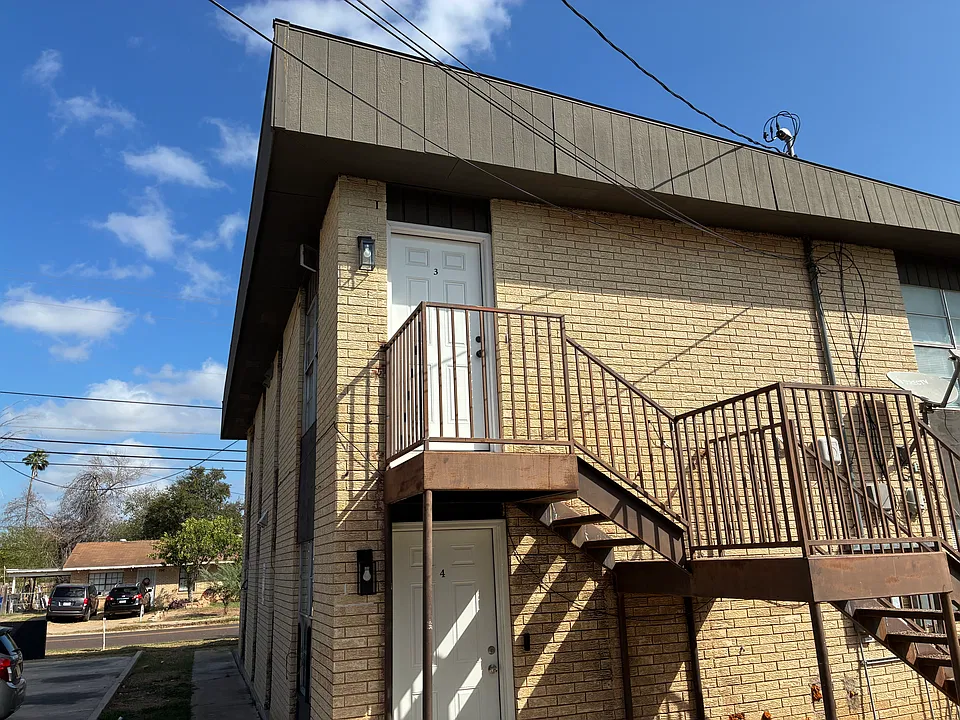 705 E Bustamante St #3