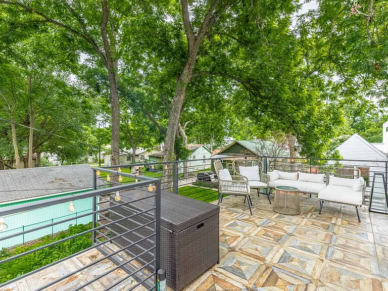 1708 Haskell St #B — Photo 11