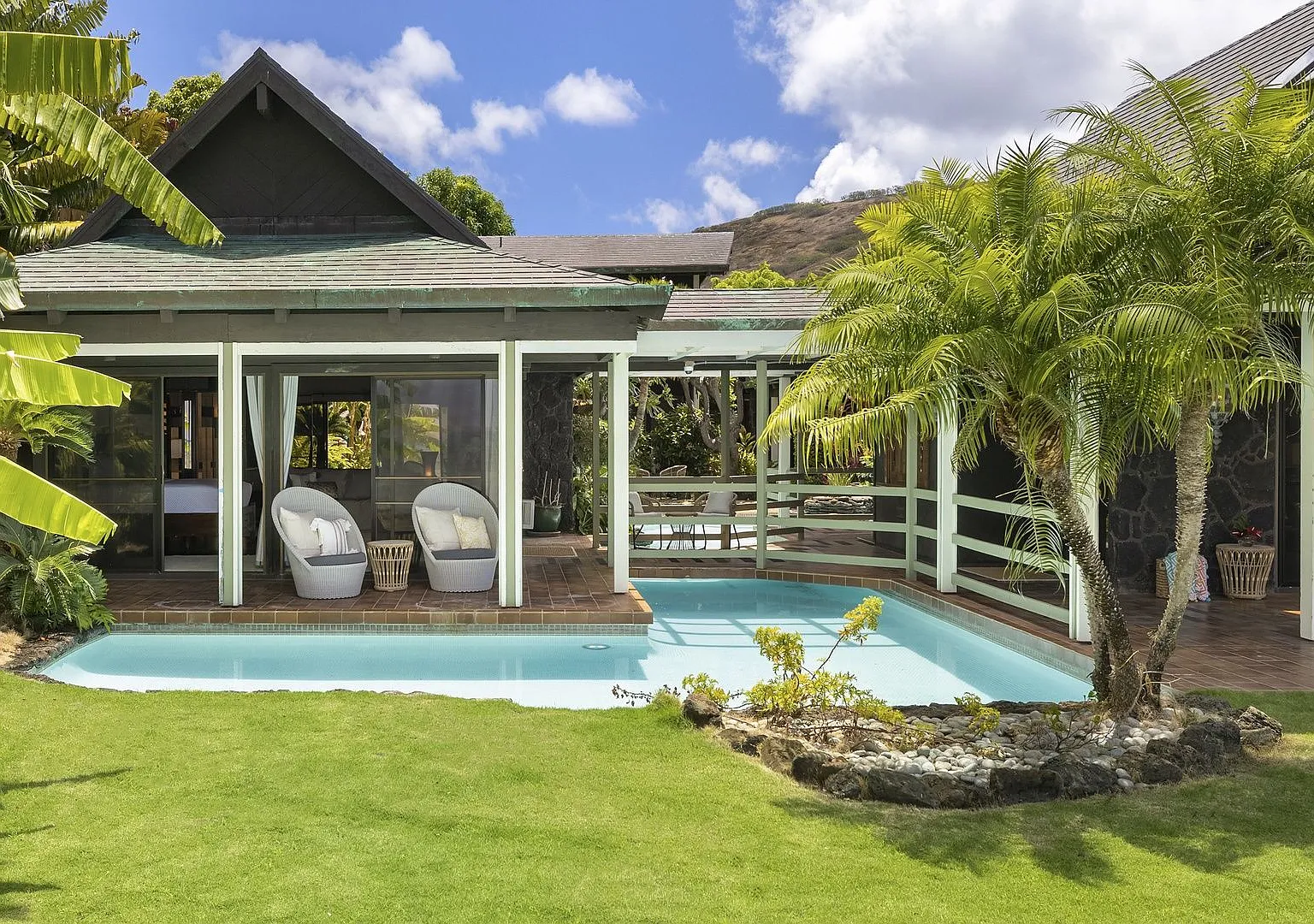 Lavish Oceanfront Estate w/Pool, Spa & AC - Close to Beaches: Maunalua Sunset — Photo 1