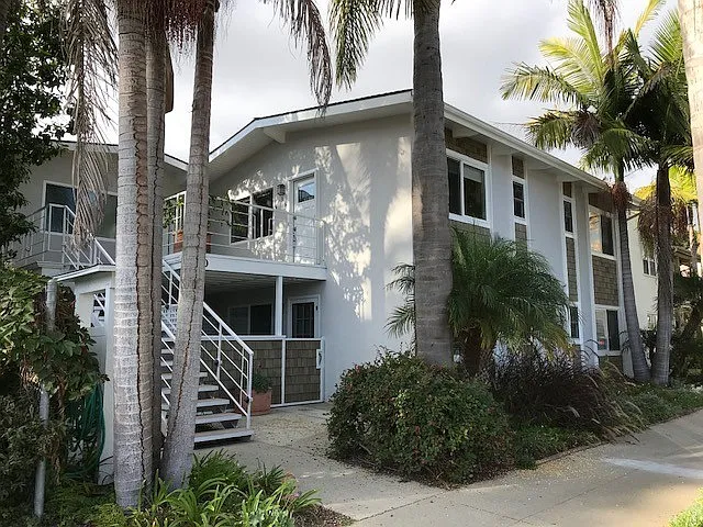 423 — Photo 3